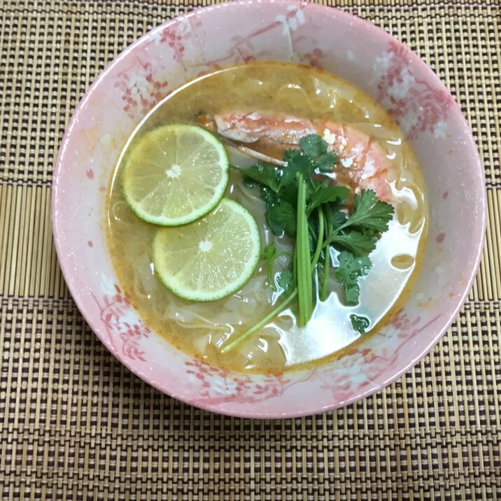 タイのトムヤムクンフォー